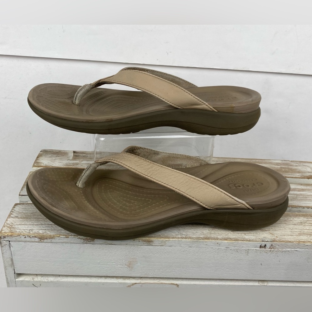 Crocs Women's Capri V flip-flops faux leather straps comfortable foam footbed 7 - Picture 3 of 10